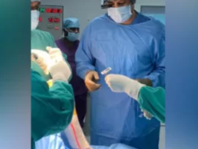 Knee replacement surgery performed using 3D AR glasses